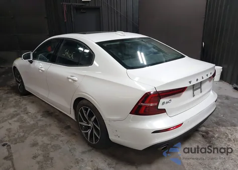 2019 Volvo S60 T6 Momentum z USA, uszkodzony, nr VIN 7JRA22TK0KG017352